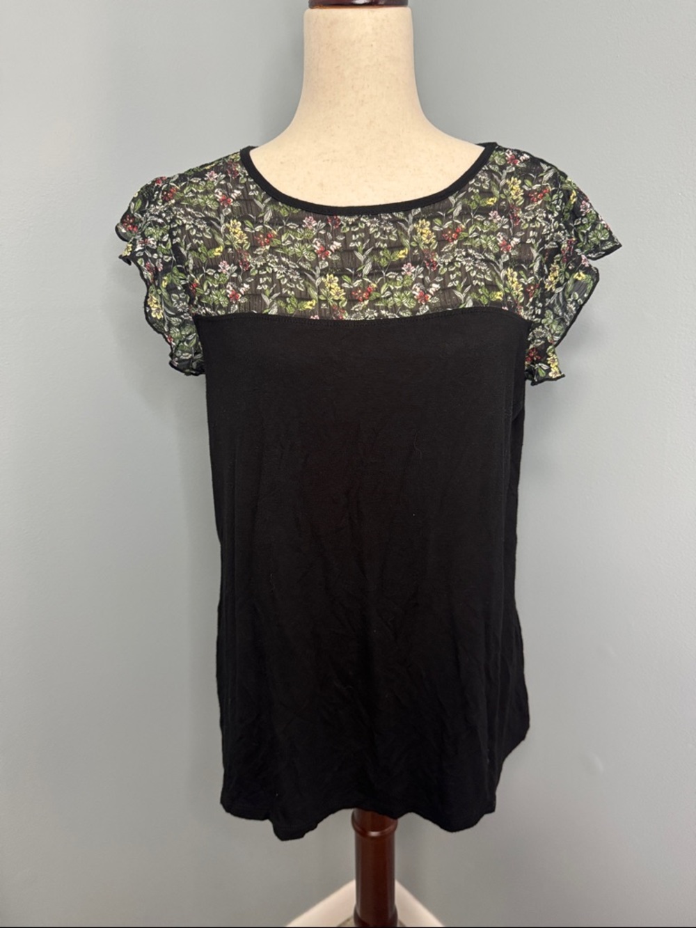 Kim and Cami Women’s Floral Short Sleeve Top Sz M